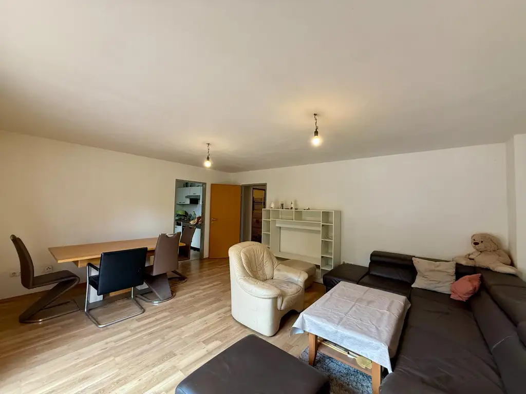 Großzügige 3-Zimmer-Wohnung mit Terrasse und Parkplatz