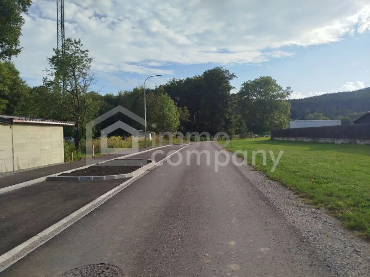 Mehrfamilienhaus mit  Gewerbegrundstück