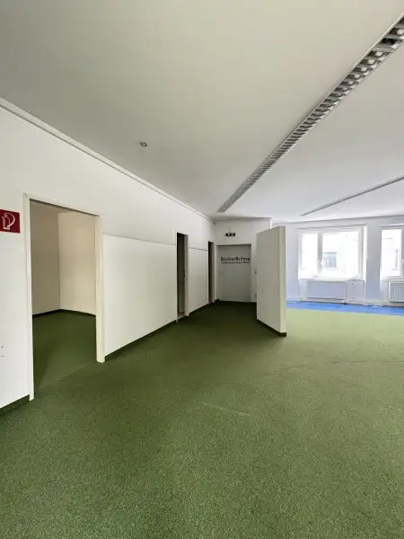 Repräsentative Büro mit Stellplatz- oder Praxisfläche in 1040 Wien