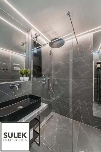 Ruhige, sanierte 3,5 Zimmer Wohnung mit Designer-Bad und Küche + Garage (optional!) in Mariahilf - beziehbar ab 01/26!
