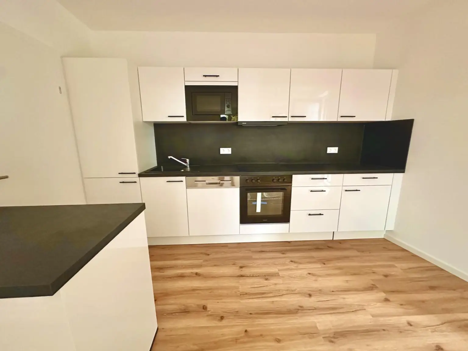 Erstbezug! Top 5! Wunderschöne zentrumsnahe 4-Zimmer Wohnung mit Balkon!