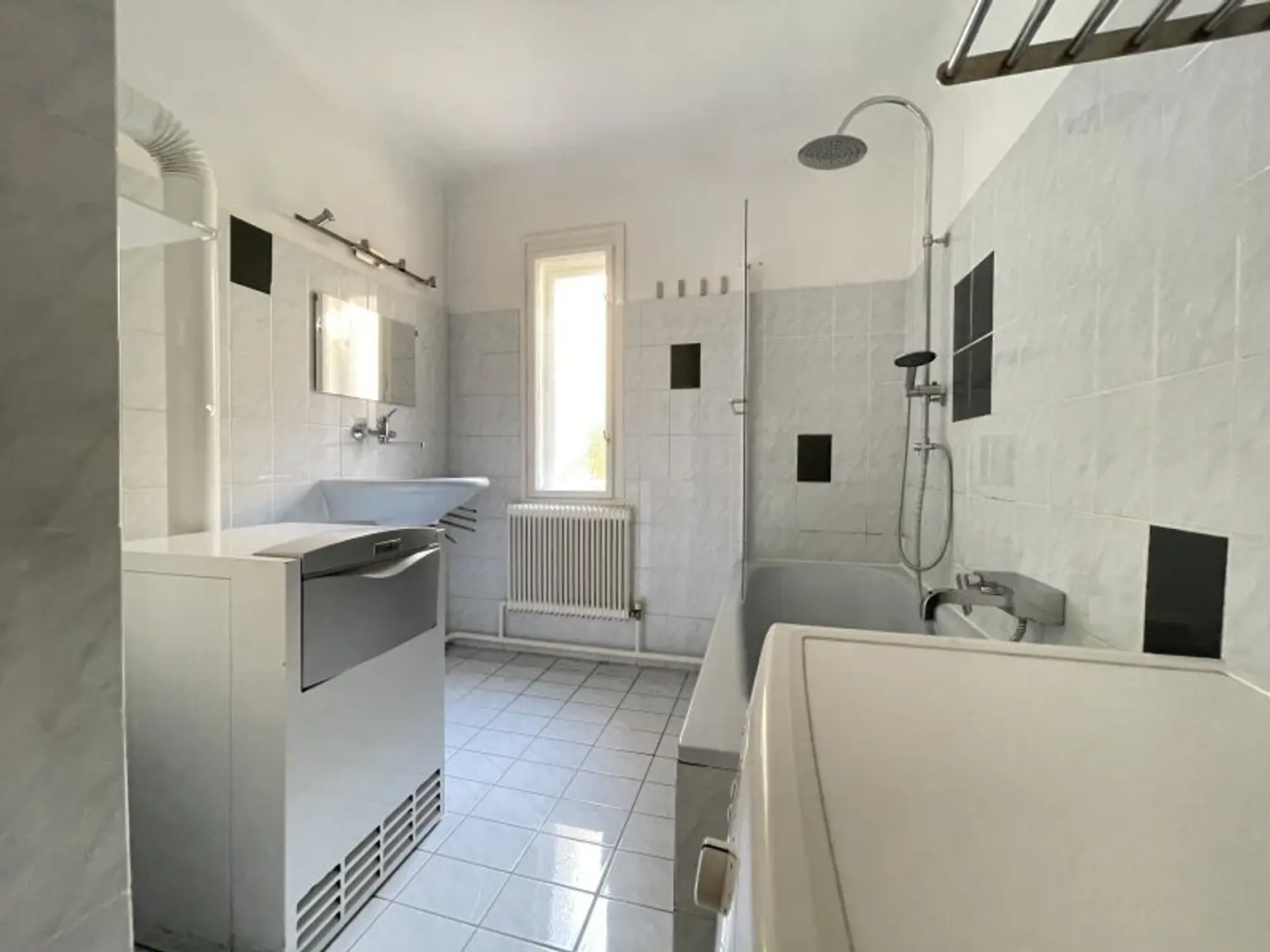 Charmante 4-Zimmer-Wohnung mit vielseitigem Grundriss – ruhig, zentral und mit Gestaltungspotential - PROVISIONSFREI