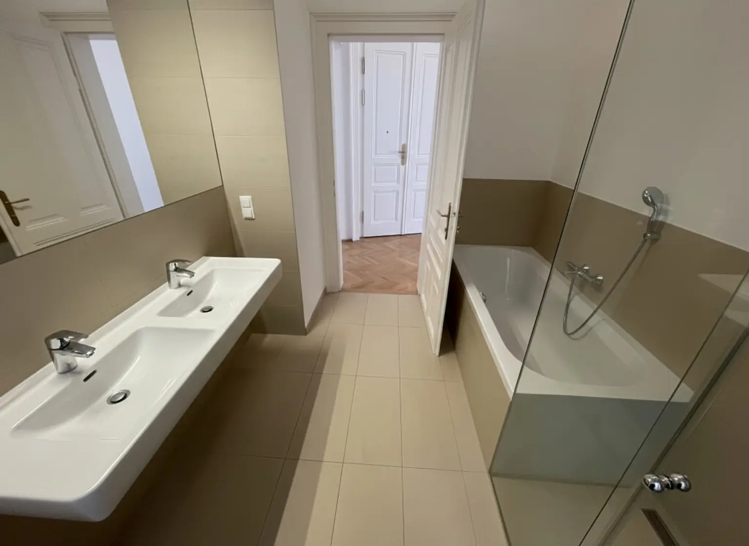 Top-Lage beim Stephansplatz: Ansprechende, charmante Altbauwohnung im stilvollen Haus