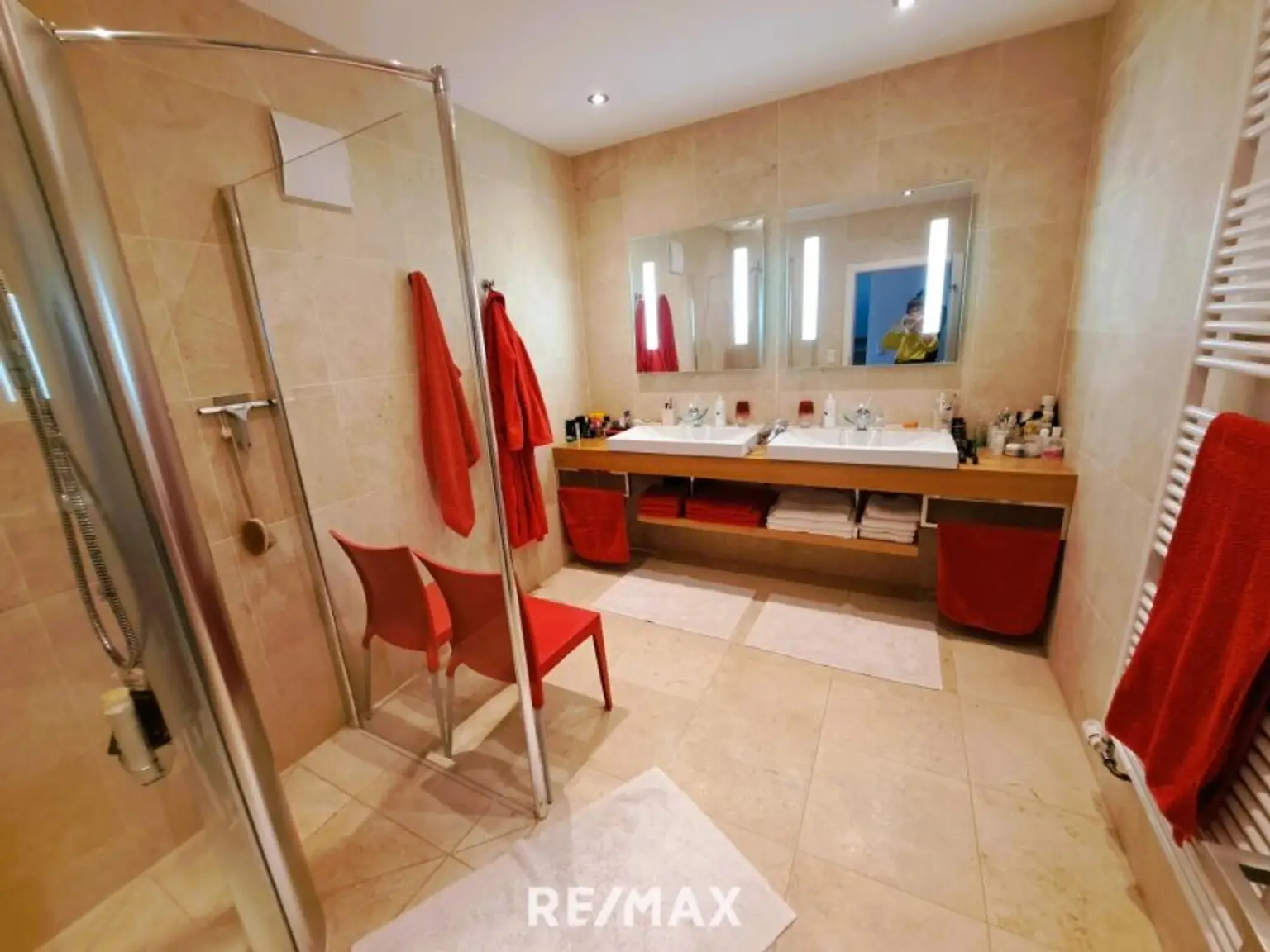 Badezimmer mit Dusche