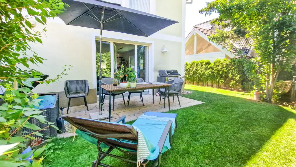Niedrigenergie-Doppelhaushälfte in Mauer. 5 Zimmer, Terrasse, Garten und Autostellplatz