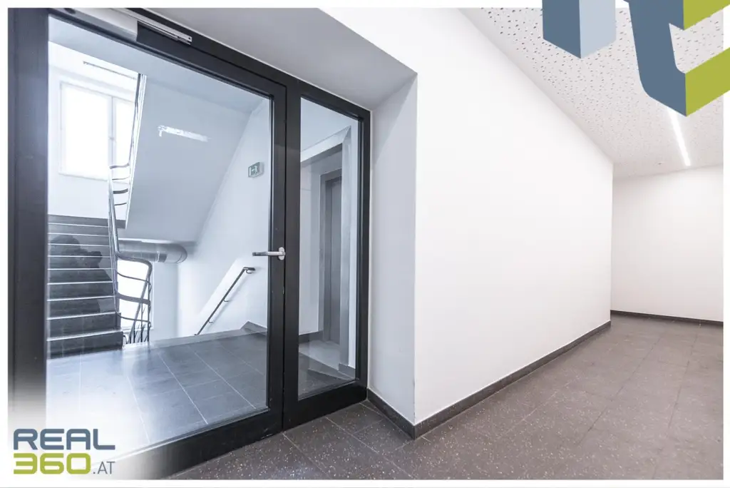 Generalsaniertes Büro mit Blick auf die Landstraße und PARKPLATZ!