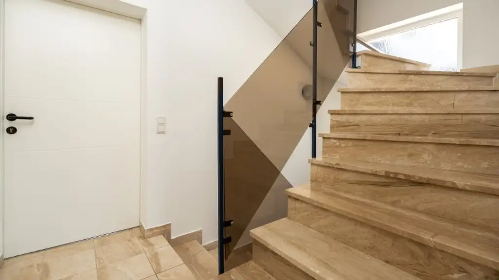 Kapitalanlage mit Potential – 2 Häuser auf Eckgrundstück mit rund 938 m² Grundstücksfläche!