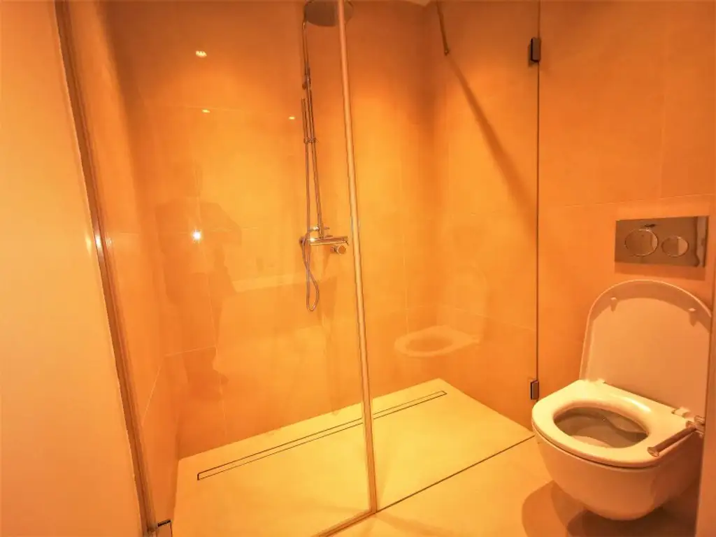 Dachgeschosswohnung der Superlative: 3 Zimmer mit viel Freifläche & Luxus pur in Citynähe : ab November zur Anmietung frei!