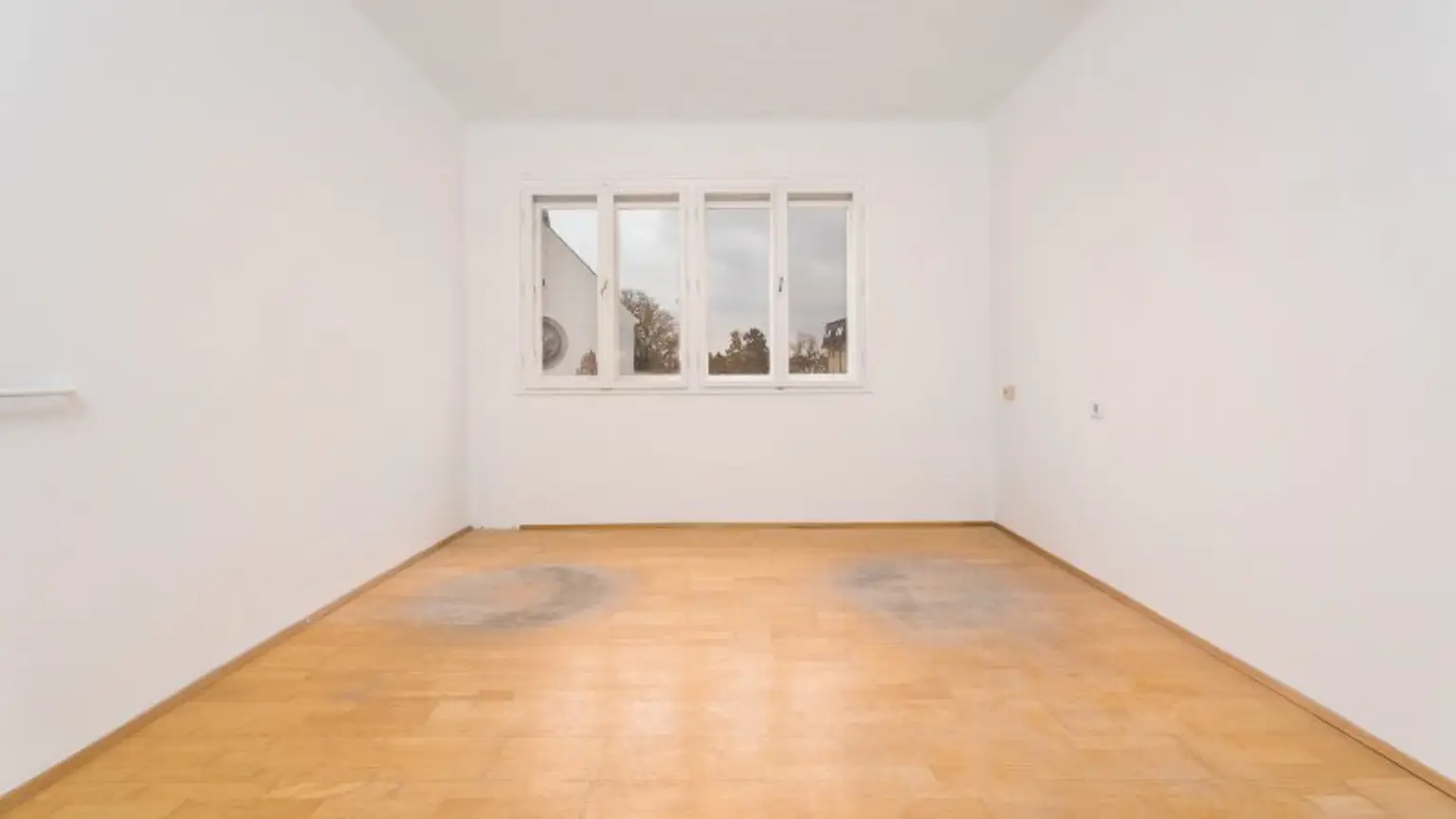 Sanierungsbedürftiges Ein / Zweifamilienhaus in Kerngebiet von Gänserndorf