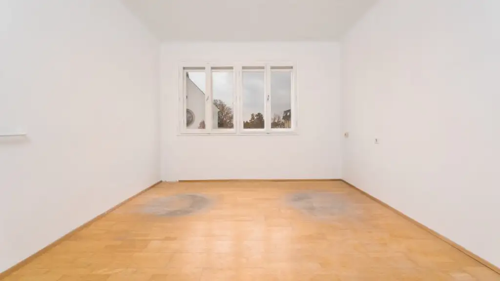 Sanierungsbedürftiges Ein / Zweifamilienhaus in Kerngebiet von Gänserndorf