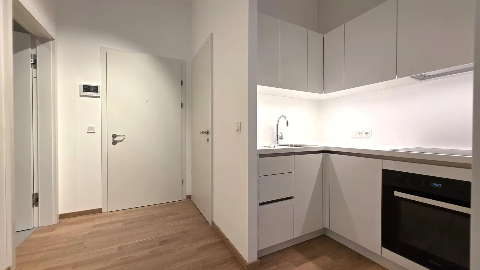 DC-FLATS: High-End-Apartment next UNO-City!! ERSTBEZUG!!