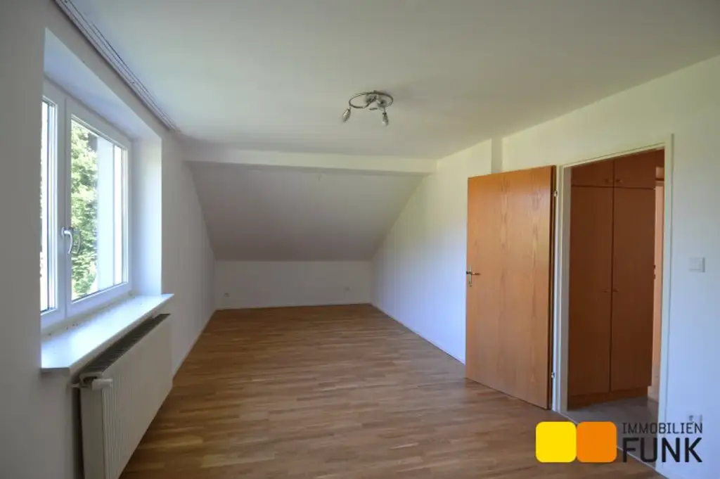 Großzügiges Haus mit Traumgarten