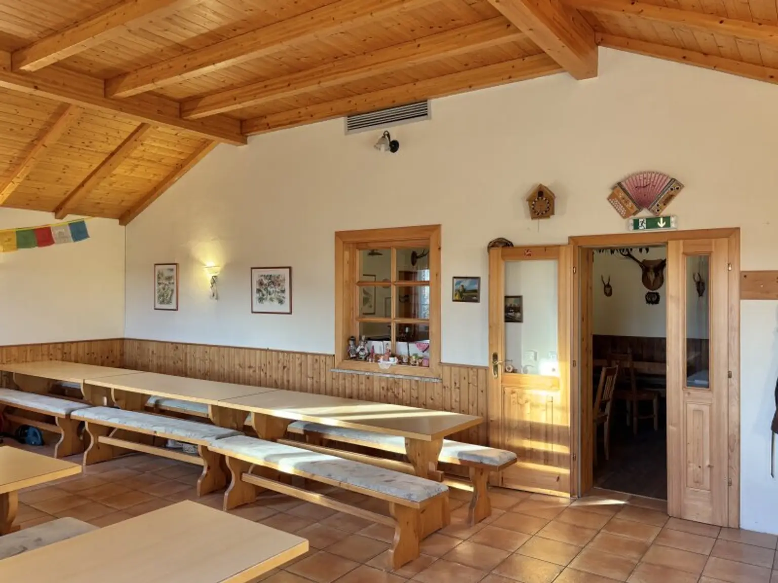 ** LEGENDE IN DER WEINIDYLLE ** D. Ehrensdorf !! Gepflegtes Haus mit ca. 245 m2 Nfl. in gediegener Ortsrandlage - Hauptwohnsitz möglich !!