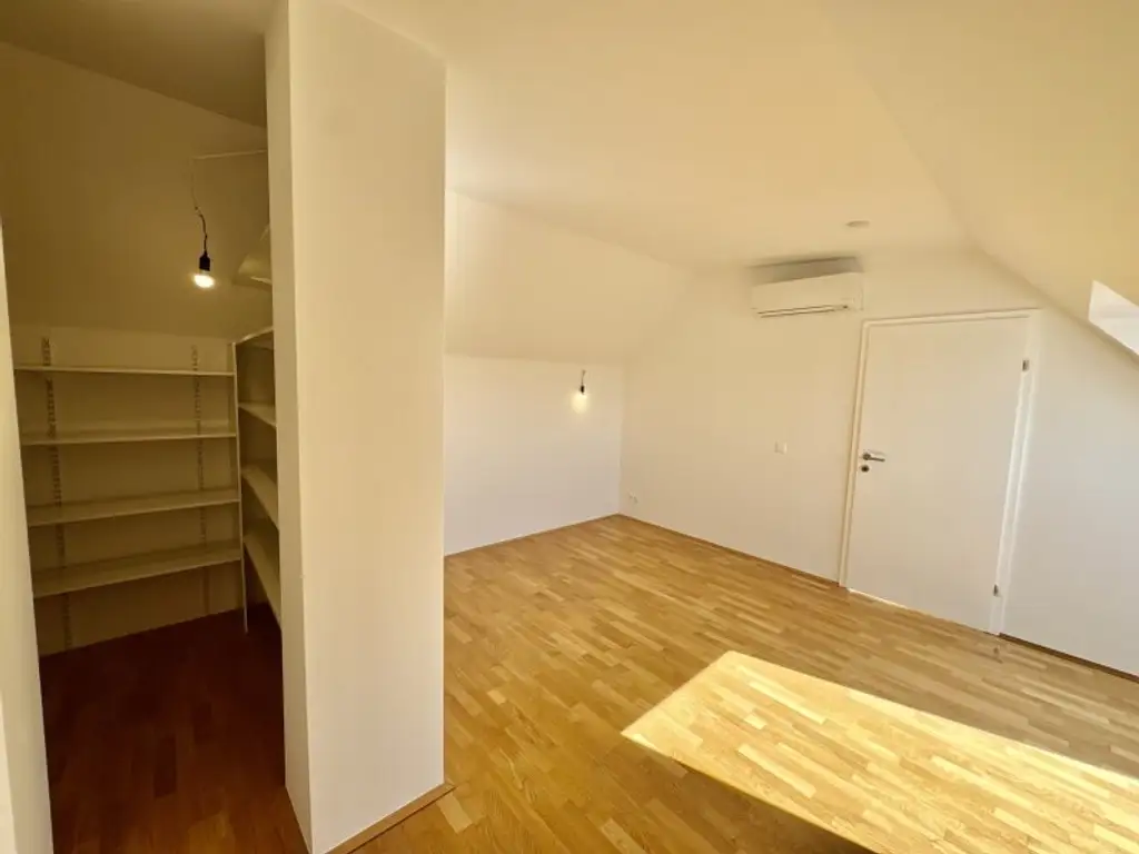 NEU! Wunderschöne Dachgeschoßwohnung mit 3 Zimmern plus großer Galerie!