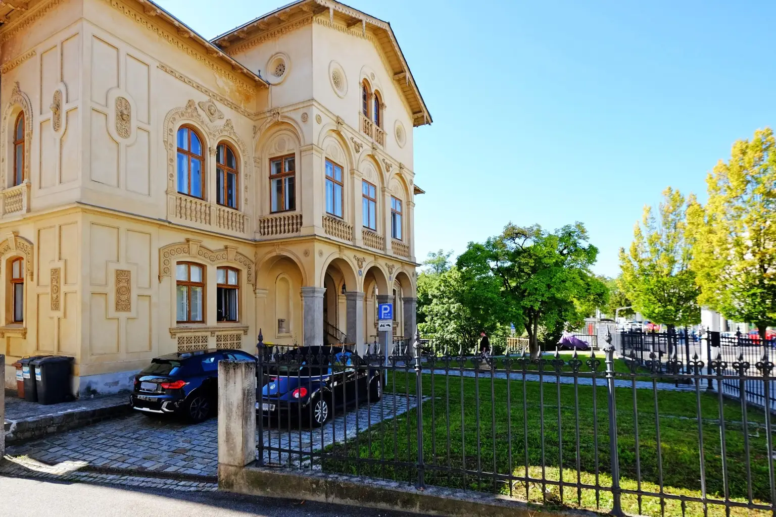 Historische Villa ALMEROTH im Stadtzentrum- Wohnen auf 250 m2 im OG plus 4 Untermieter