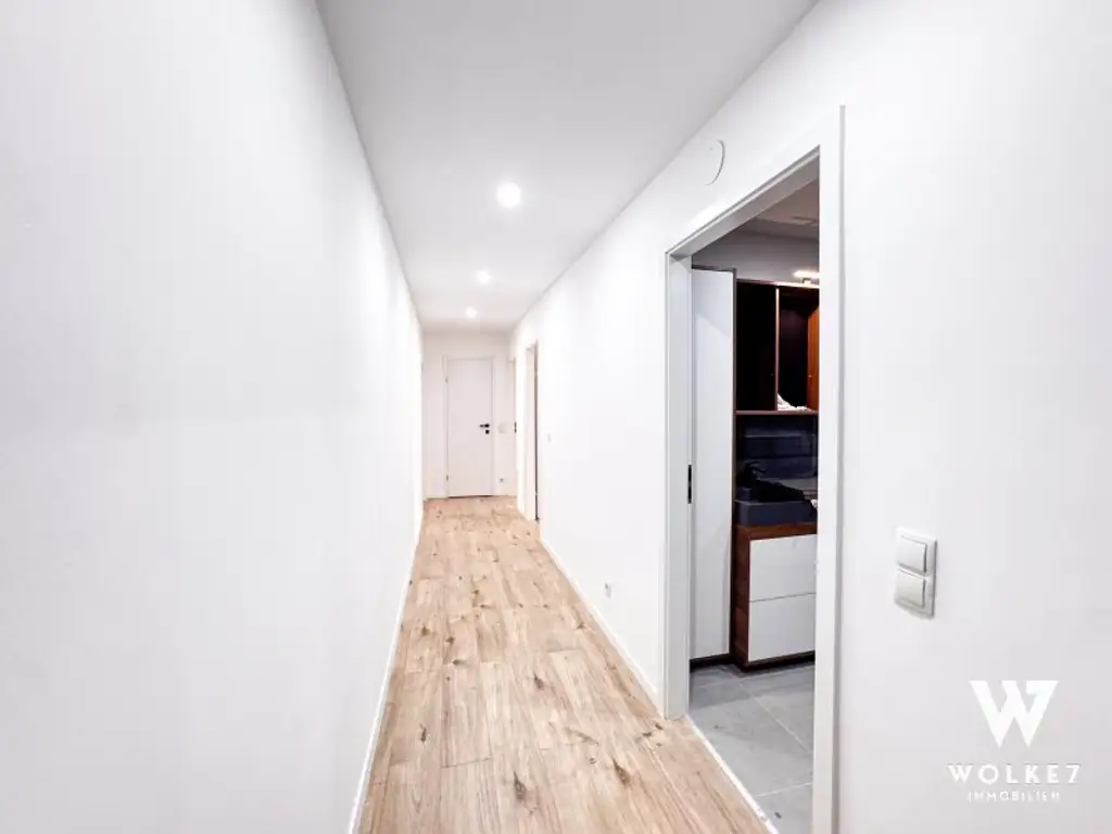 Erstbezug nach Renovierung! 3 Zimmer Wohnung mit Balkon und Lift