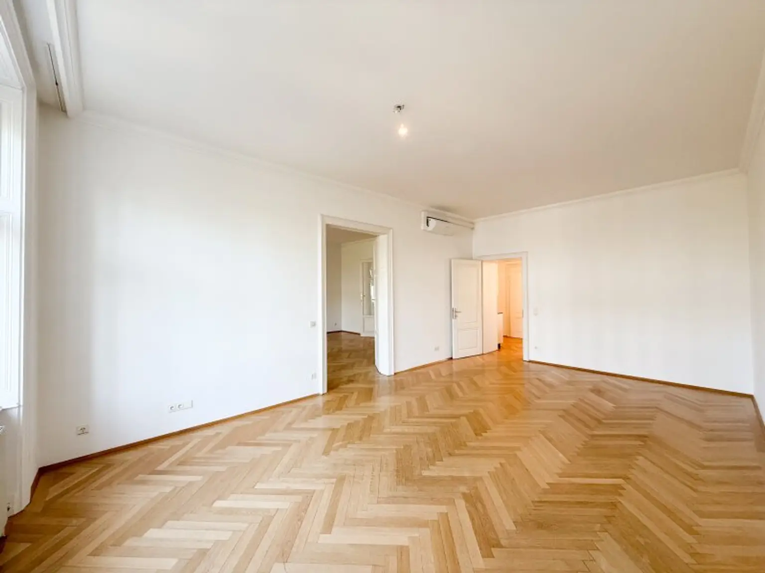 Exklusives 4-Zimmer-Altbaubüro mit Blick auf das Hotel Imperial – Kärntner Ring, 1010 Wien