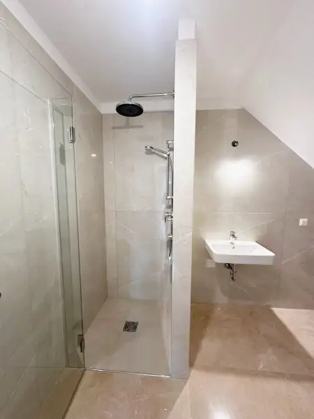 ERSTBEZUG Dachgeschoßwohnung mit Balkon in Stammersdorf  - Winzergefühl im Sehnsuchtsort der Wiener - 1210 Wien