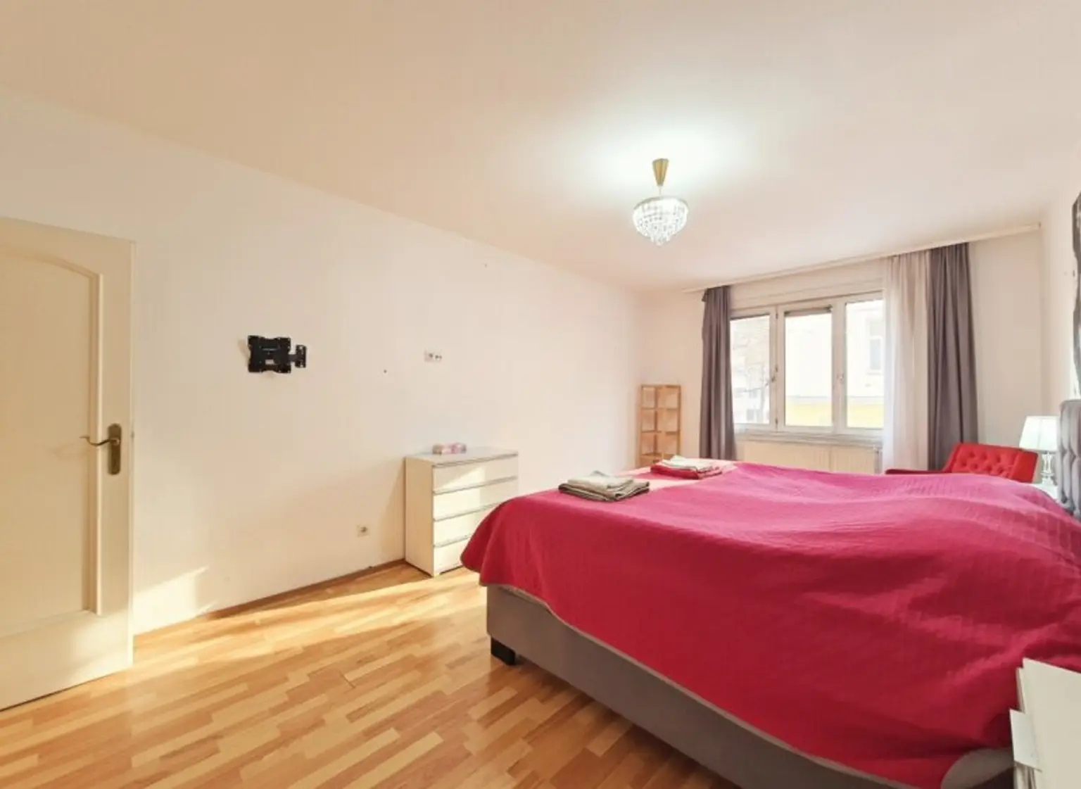 großes Schlafzimmer 1