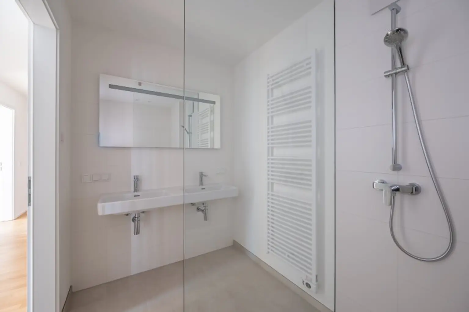 ++MOLLARD 50++ Unique 3-room apartment in the very heart of the city (2/12)