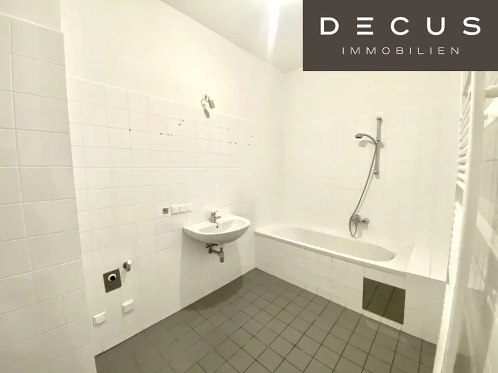 * AB DEZEMBER * 2 ZIMMER WOHNUNG * MIT BALKON * NÄHE HAUPTBAHNHOF UND KEPLERPLATZ * TOP INFRASTRUKTUR