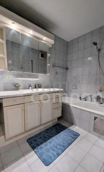 Großzügige 3-Zimmer-Wohnung mit Loggia in zentraler Lage – inkl. Küche und Gemeinschaftsgarten!
