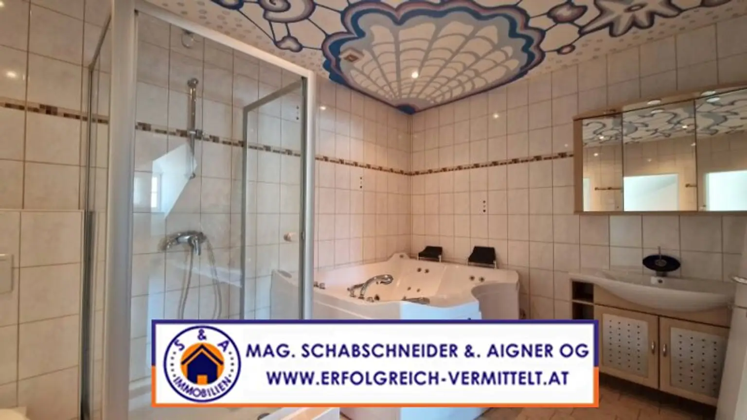 Große Dachgeschosswohnung mit Premium Whirlpool am Hauptplatz zu mieten!