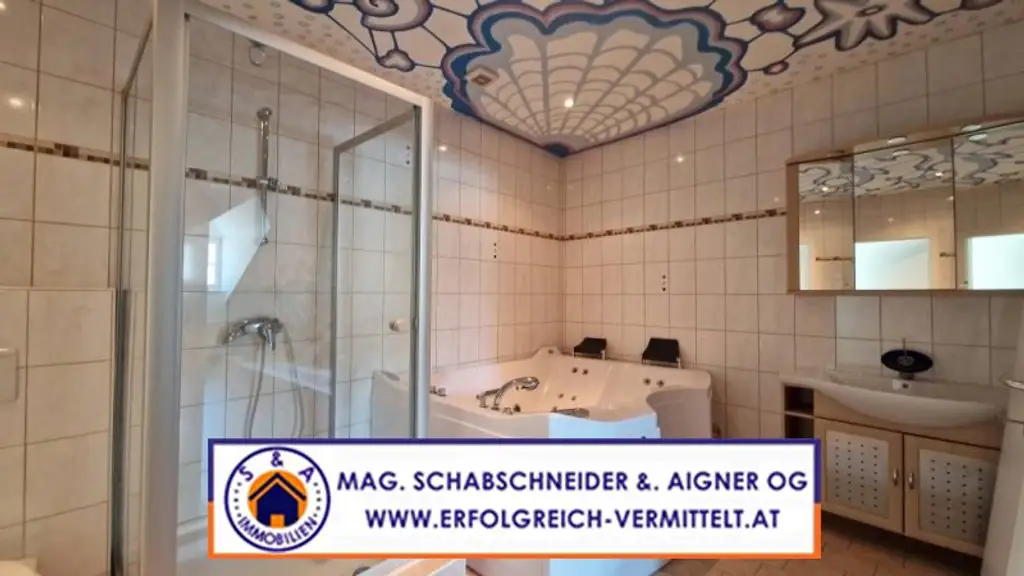 Große Dachgeschosswohnung mit Premium Whirlpool am Hauptplatz zu mieten!