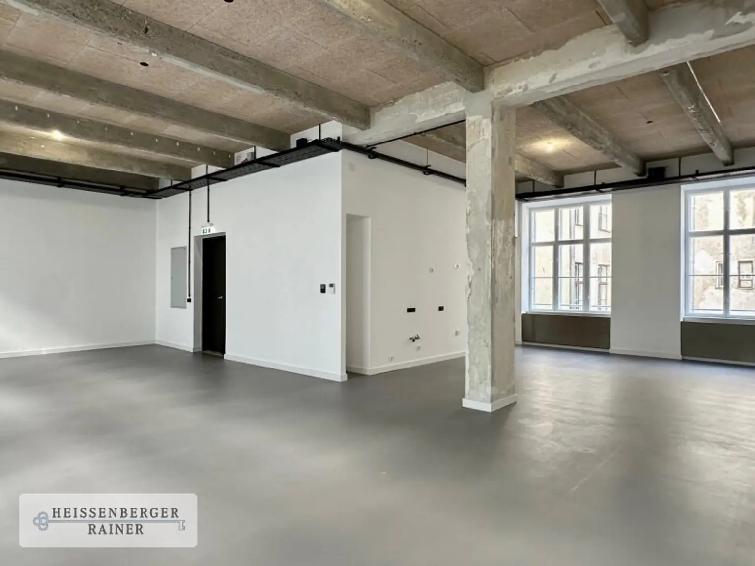 EIN ECHTES LOFT /// CAFE EUROPA /// ERSTBEZUG IN DER ZOLLERGASSE