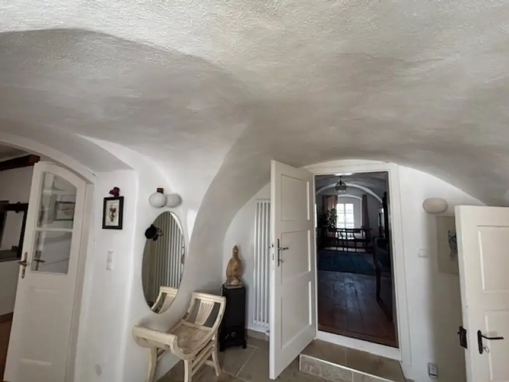Breitenbrunn - historische (16.Jhd.), neu sanierte Wohnung samt Nebengebäuden und Garten im Ortszentrum
