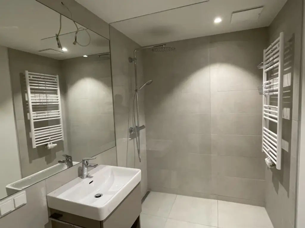 UNBEFRISTETE 2 Zimmer mit Loggia und vielen Extras im Haus nahe Belvedere!