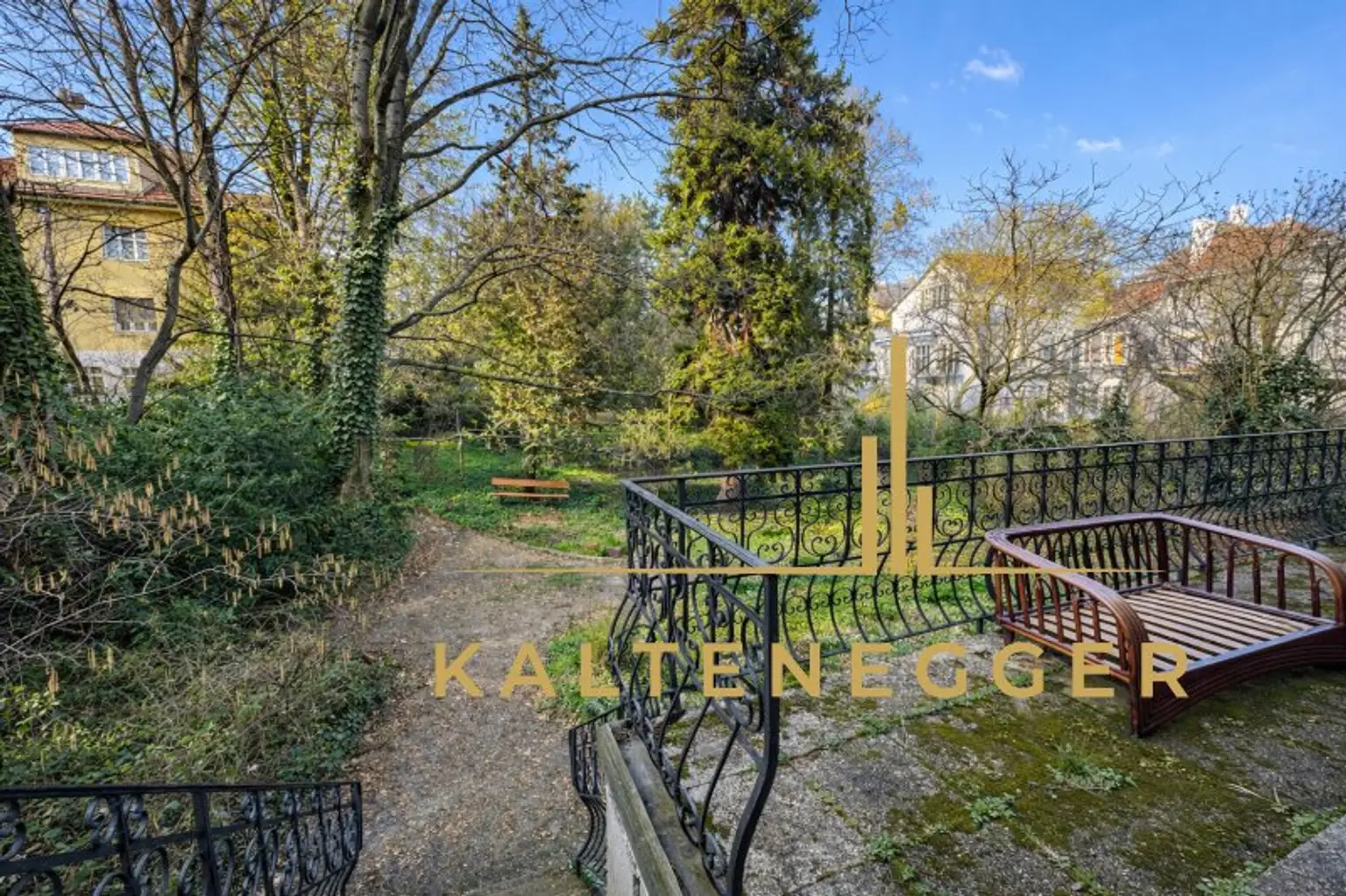 Herrschaftliche Cottage Villa in prominentester Lage mit hohem Entwicklungspotenzial