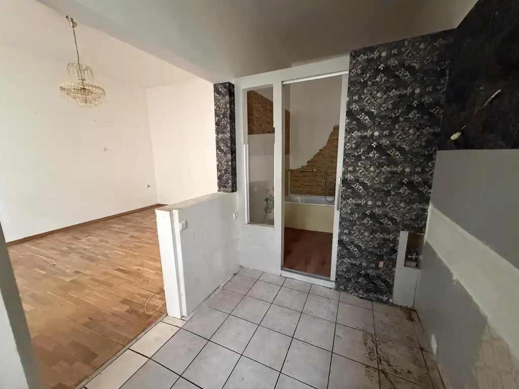 Charmanter Rohdiamant in der Leopoldsgasse – 2 Zimmer mit Gestaltungspotenzial