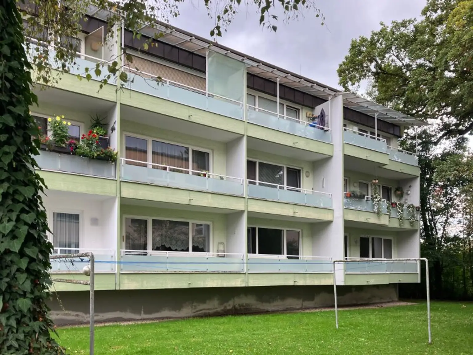 Schöne, große 3-Zimmer-Wohnung mit Loggien nähe Schloss Aigen zu vermieten
