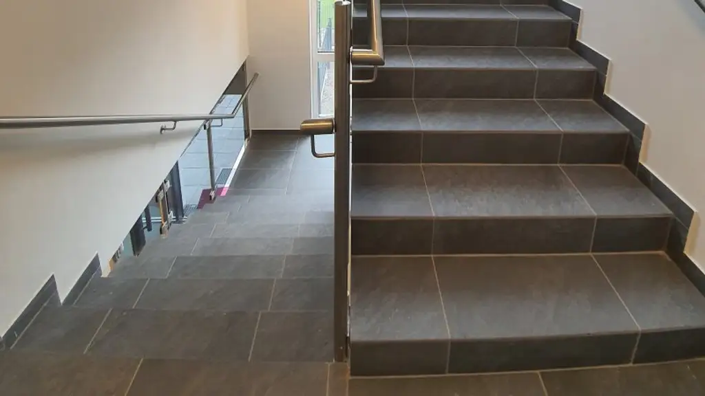 Zinshaus mit 5 Wohneinheiten, 5 KFZ Garagenplätze, Balkone, Garten (vermietet)