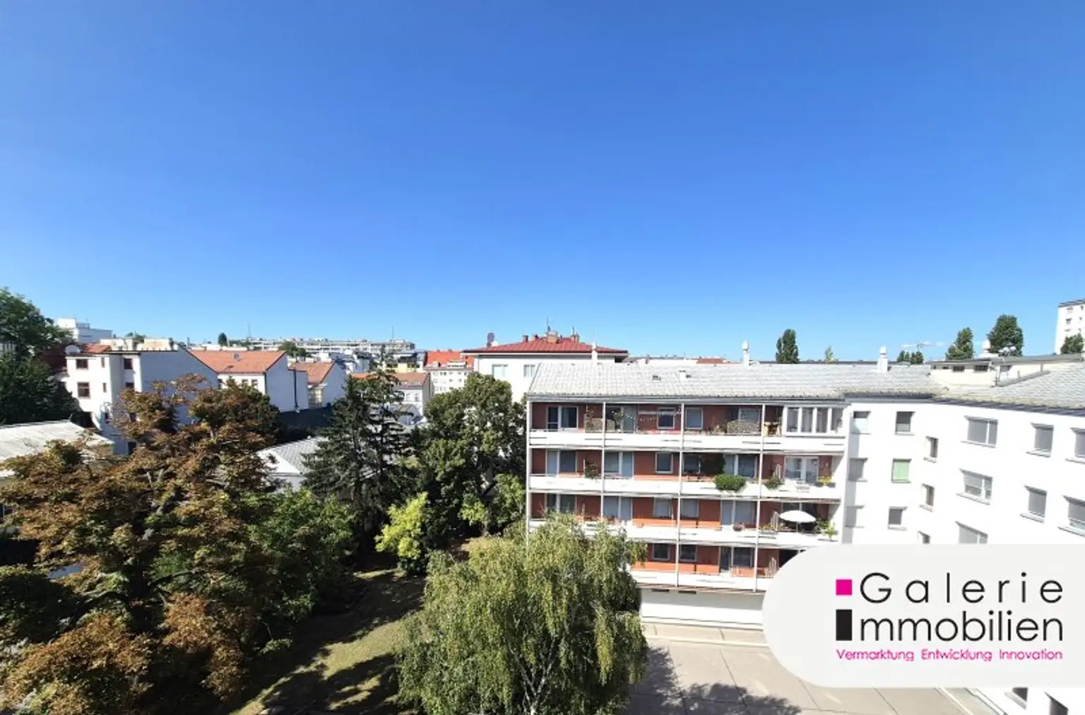 Top-Wohnung mit Loggia - zentral begehbar - Weitblick