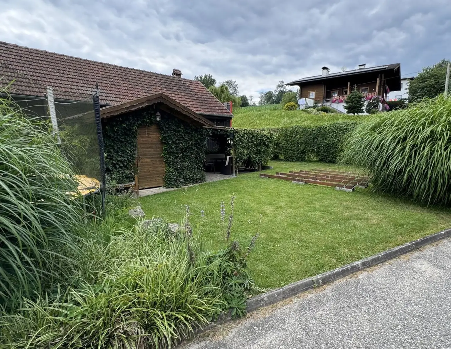 EINMALIGE GELEGENHEIT - ZWEIFAMILIENHAUS / DOPPELHAUS MIT SEHR VIEL POTENTIAL