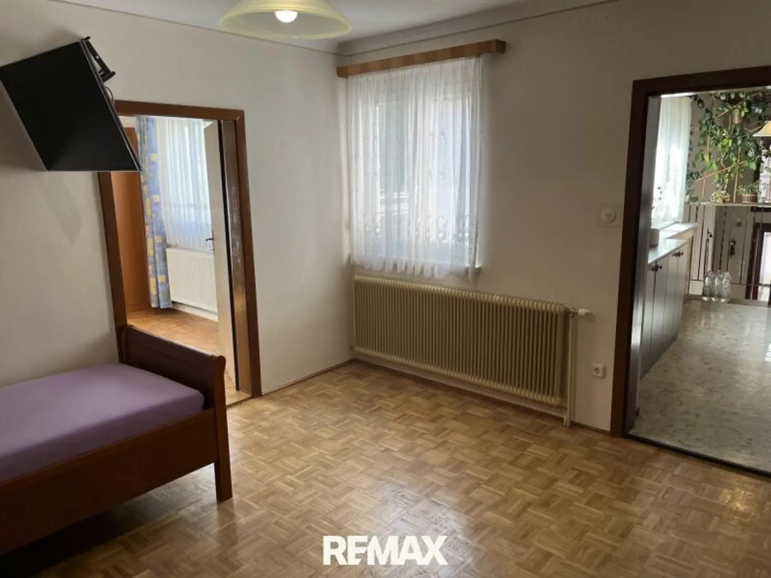 Zimmer 1 OG ca. 16,3 m²