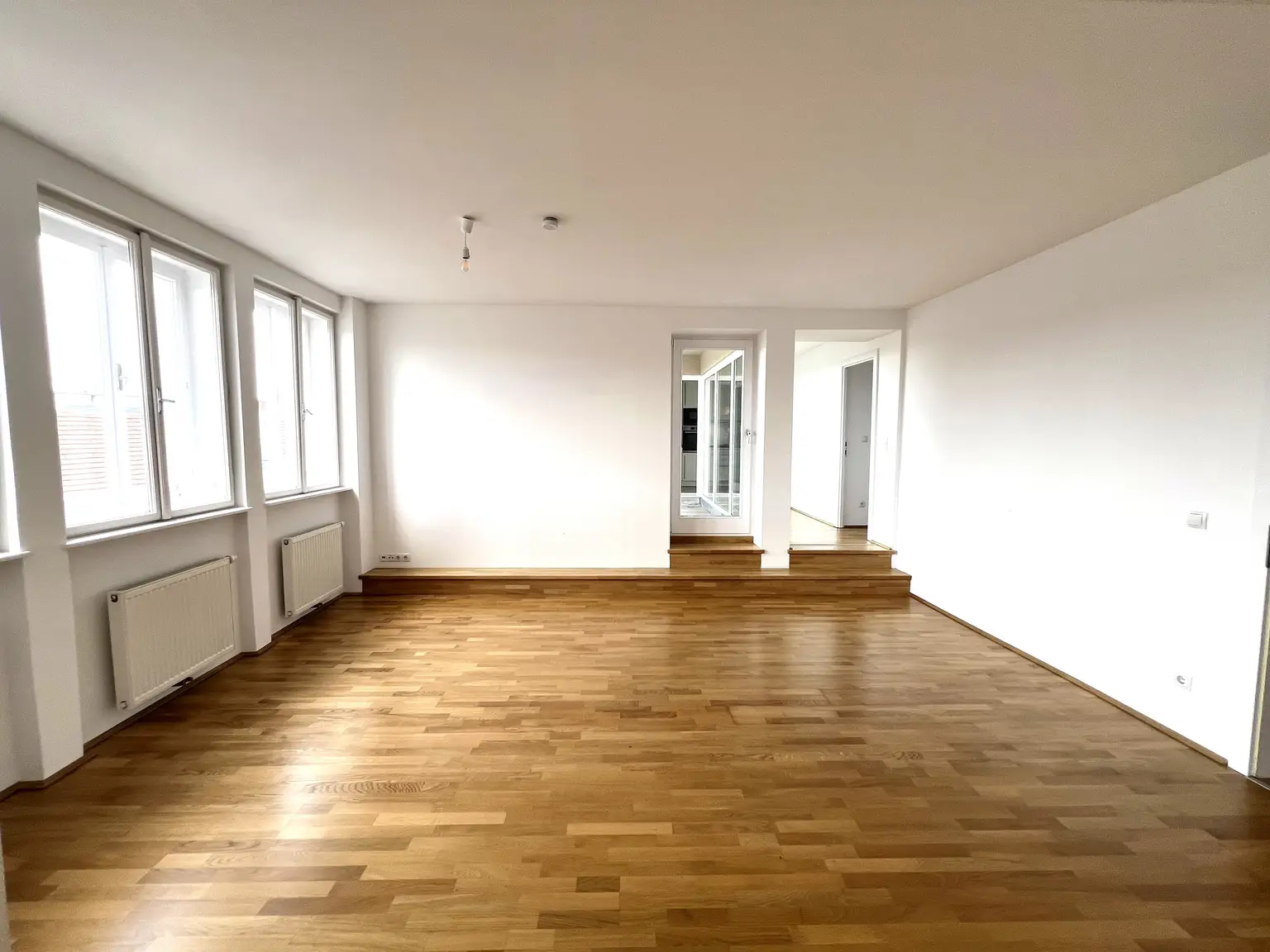 UNBEFRISTET: Wohnen in Bestlage: Attraktive klimatisierte Dachgeschoss-Wohnung in der Neubaugasse
