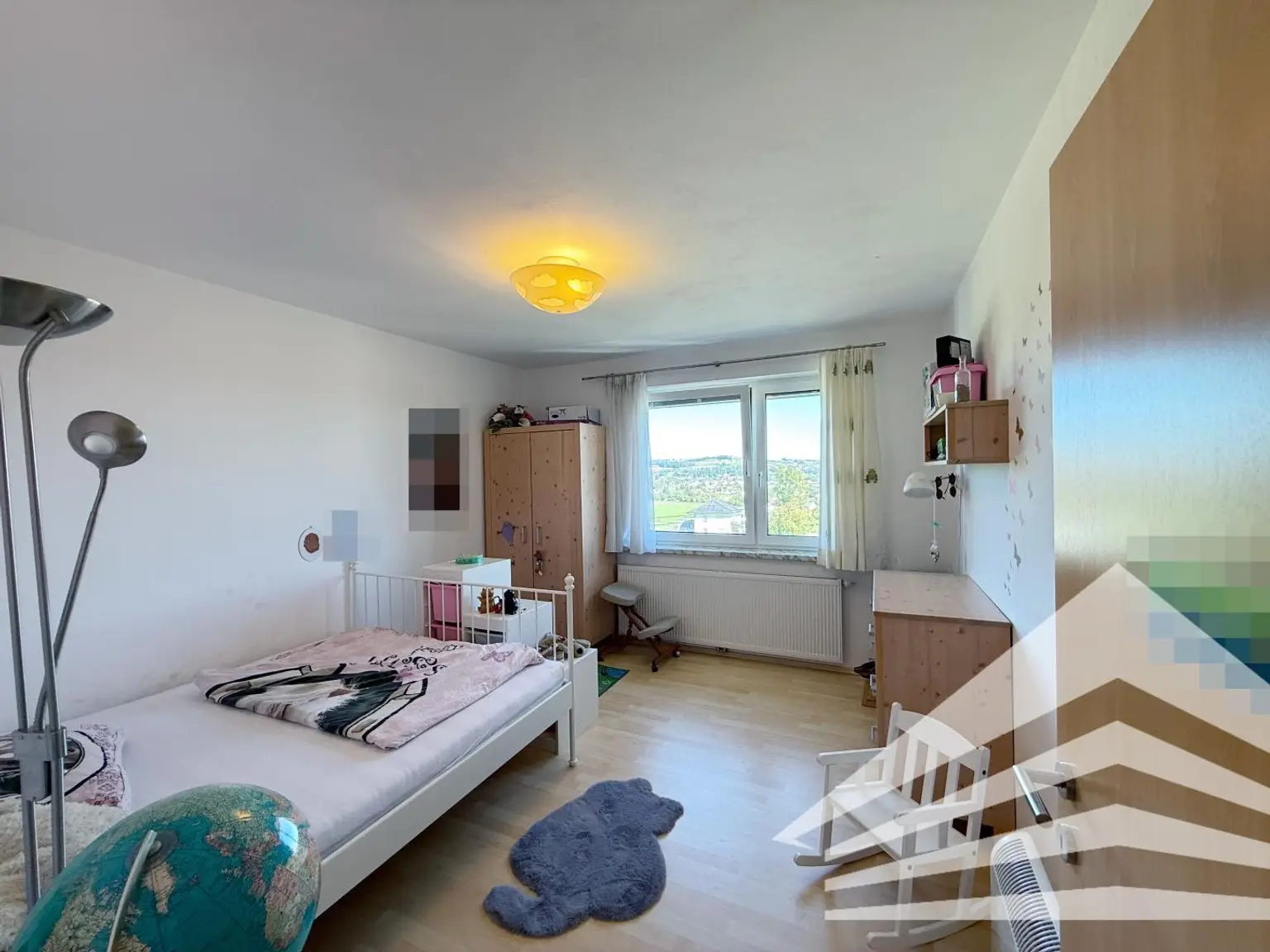 Großzügiges Mehrfamilienhaus in schöner Aussichtslage in Abwinden! 2 Garagen Plus Carport!