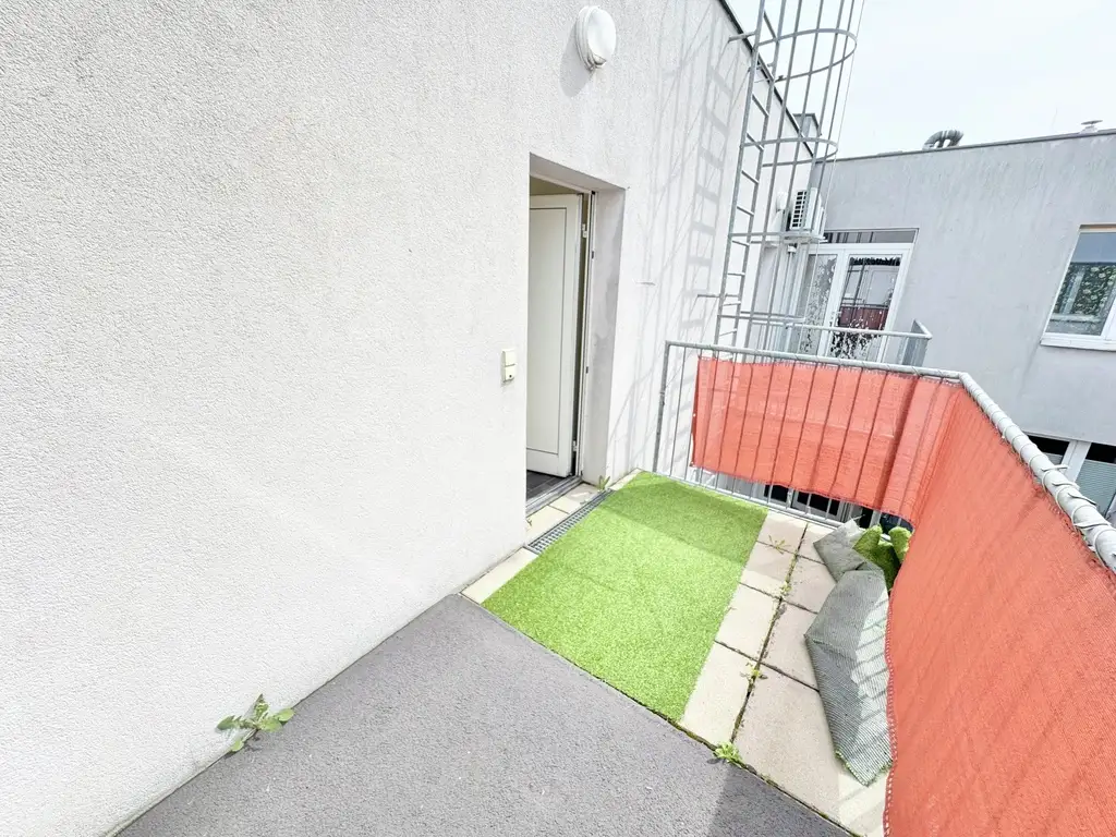 BALKONTRAUM | TOPLAGE NÄHE DONAUZENTRUM | HELLE SINGLE-WOHNUNG | U-BAHN-NÄHE