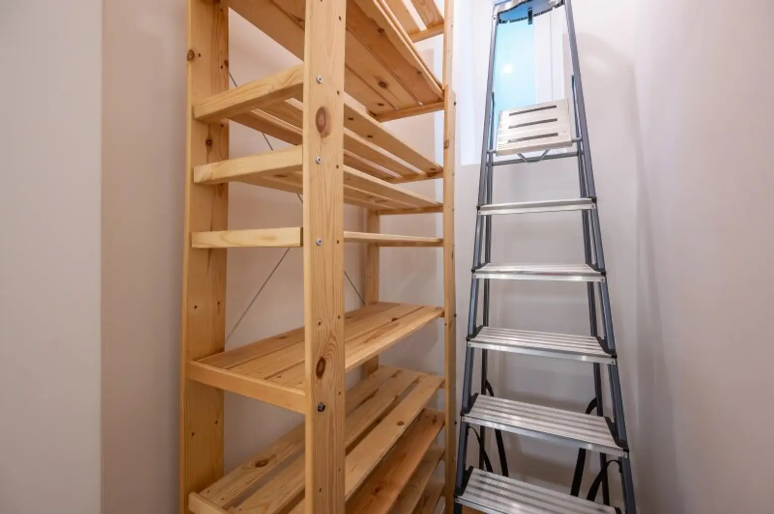 ++1150++ Stilvolle 4-Zimmer Altbauwohnung mit Balkon – Wohnen in Toplage mit Topausstattung