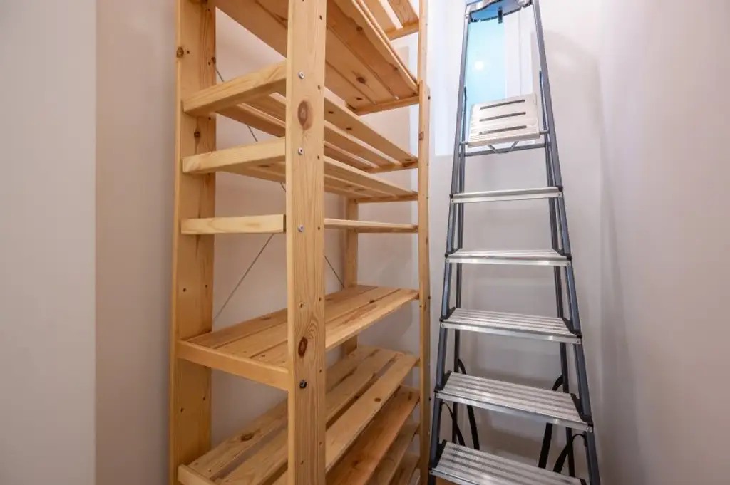 ++1150++ Stilvolle 4-Zimmer Altbauwohnung mit Balkon – Wohnen in Toplage mit Topausstattung