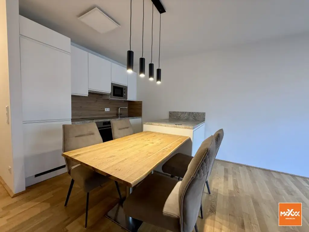 Moderne 2-Zimmer-Wohnung mit großem Balkon und Tiefgaragenparkplatz