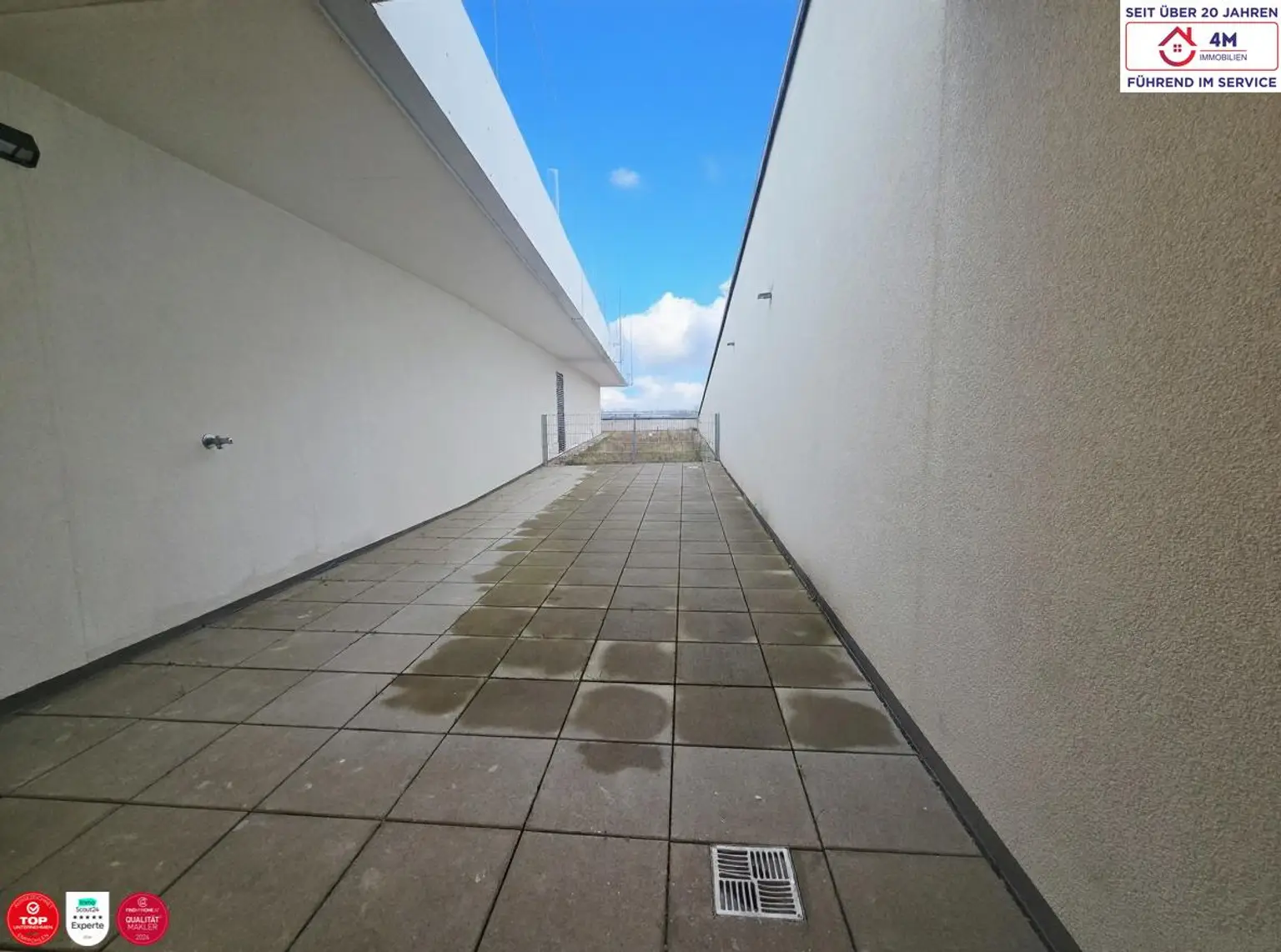 Gemeinschaftsterrasse neben dem Fitnesscenter