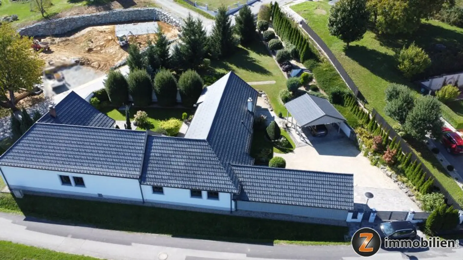 Modernes Wohnhaus mit zwei barrierefreien, getrennten Einheiten