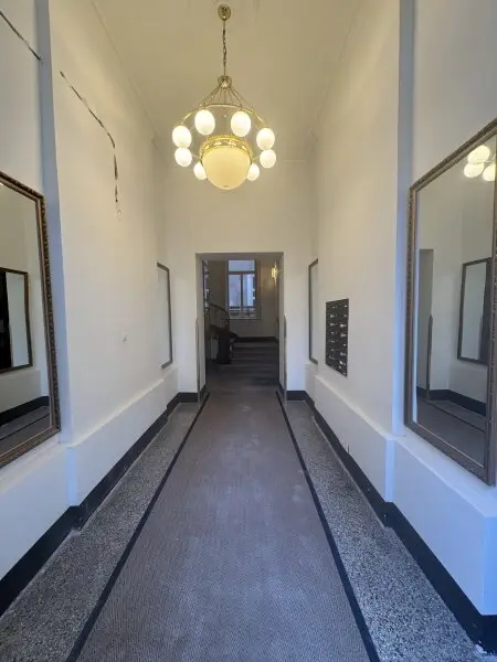 NEU! ERSTBEZUG! Geräumige 1-Zimmerwohnung in wunderschönem Stilaltbau zu vermieten!