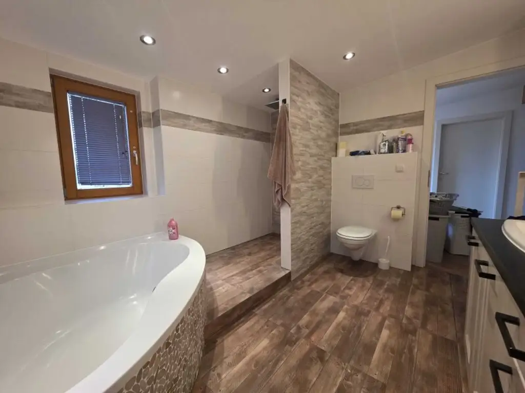 Idyllisches Einfamilienhaus in Gänserndorf: 5 Zimmer, Pool, Balkon & mehr!