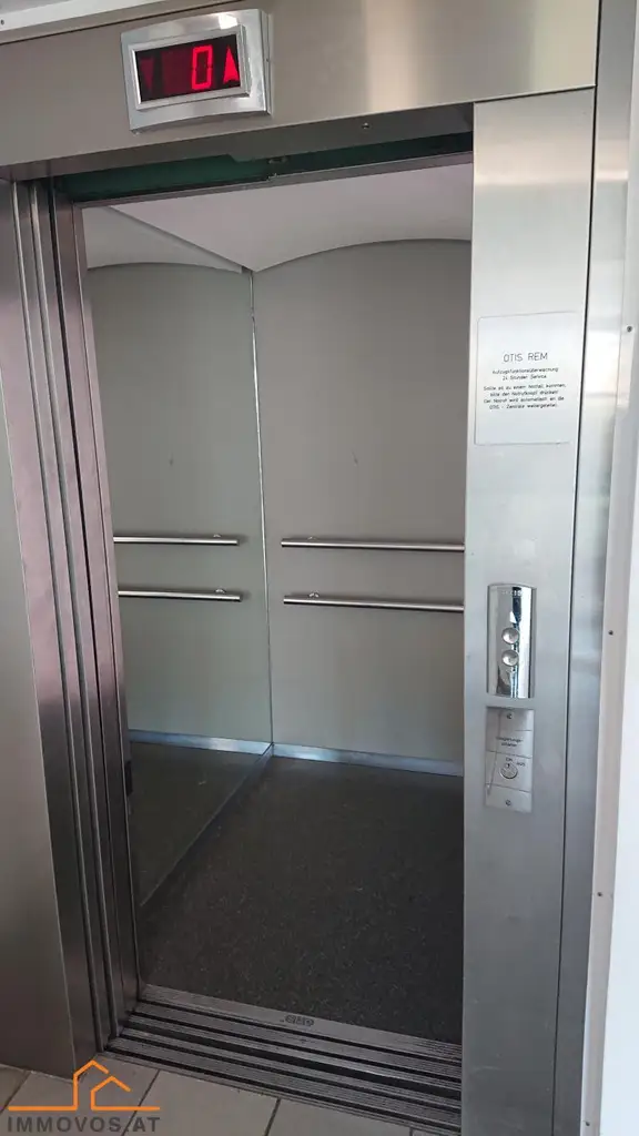 Drei Zimmer Wohnung ++ Loggia