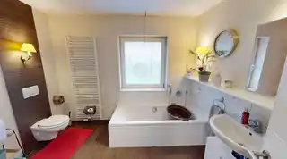 Bad mit Wanne/Dusche EG